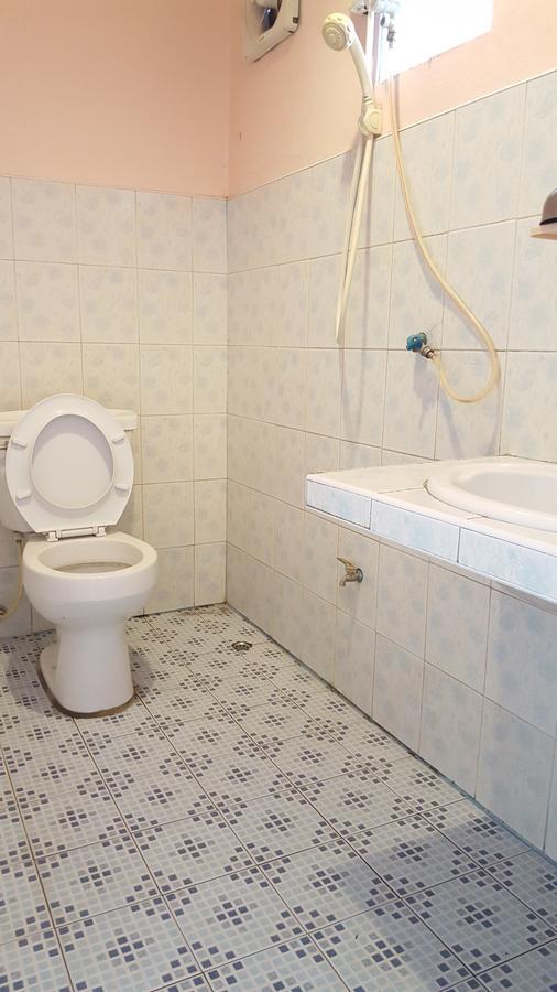 Montra Guesthouse Ранонг Екстериор снимка