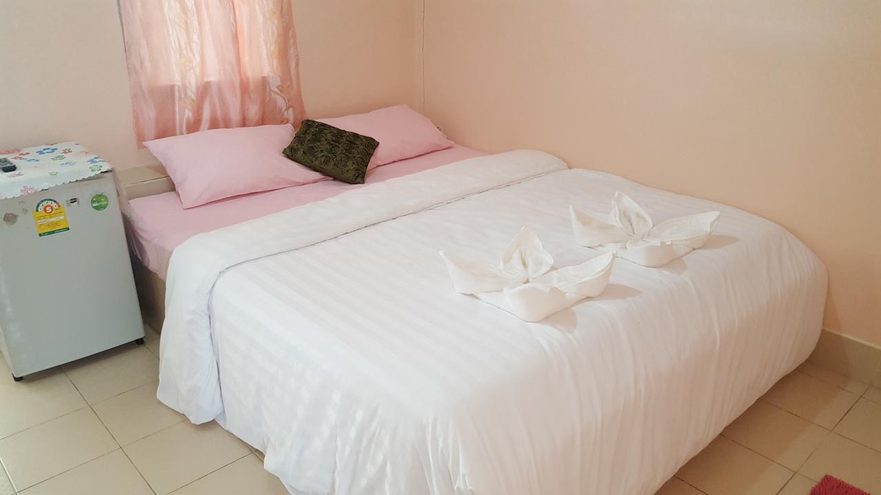 Montra Guesthouse Ранонг Екстериор снимка